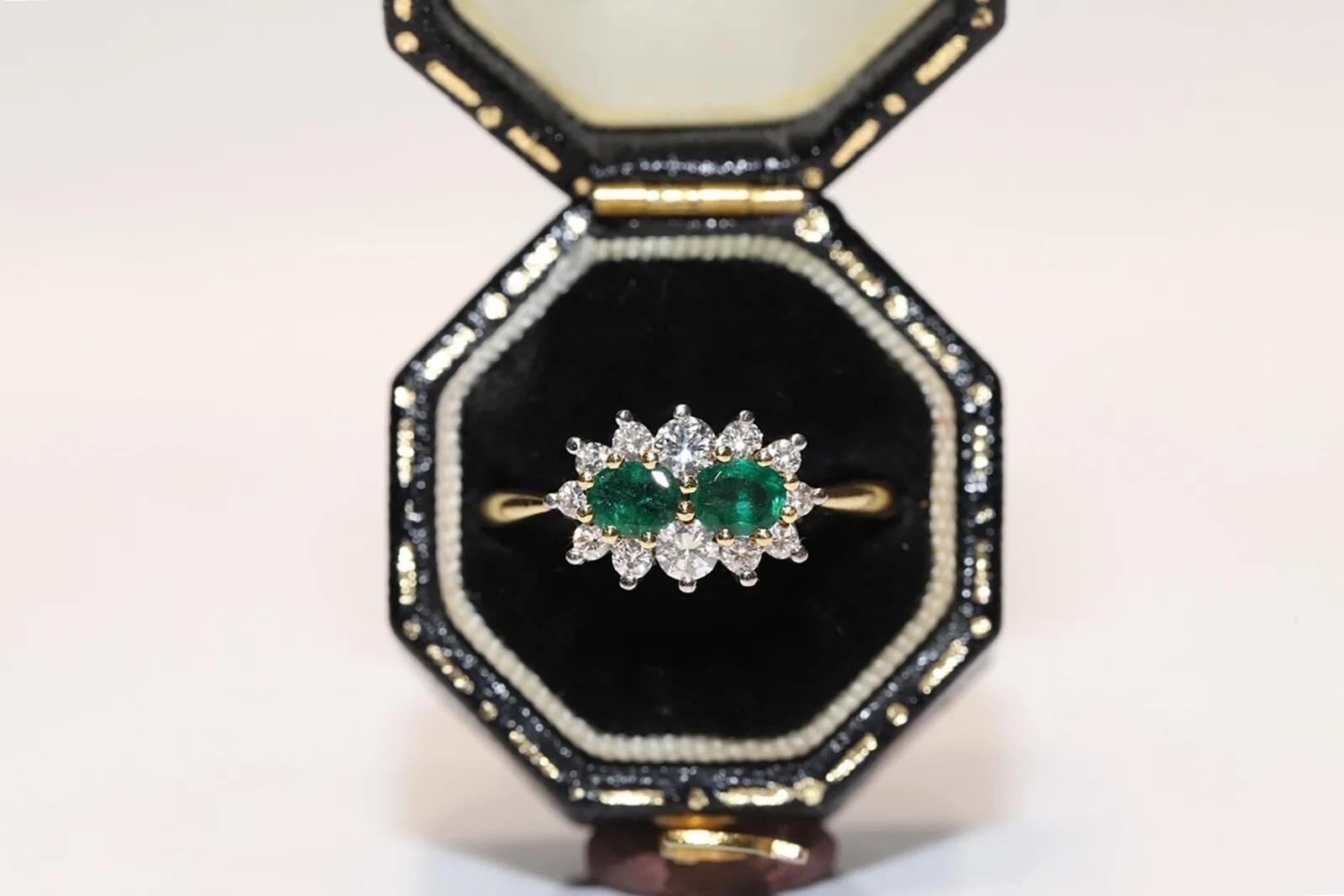 Vintage Circa 1980er Jahre 18k Gold Natürlicher Diamant und Smaragd Dekorierter Ring im Angebot 6