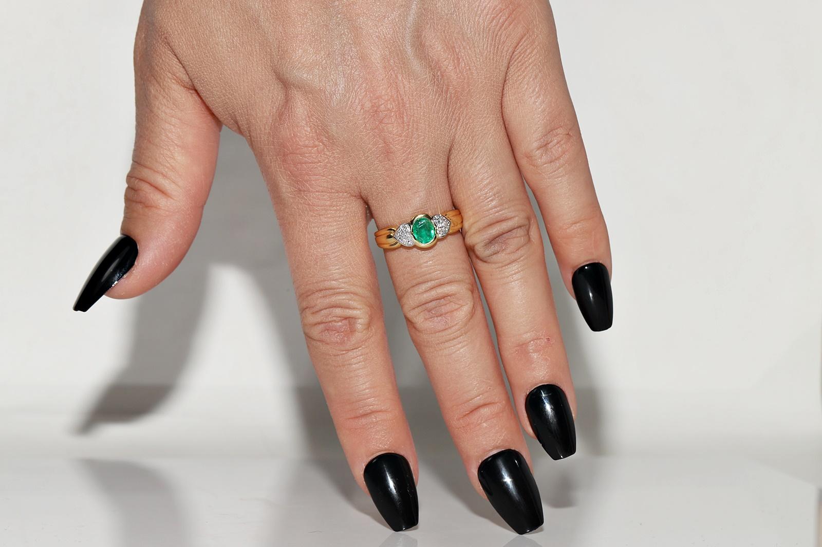 Vintage Circa 1980s 18k Gold Natural Diamond And Emerald Decorated Ring For Sale 7