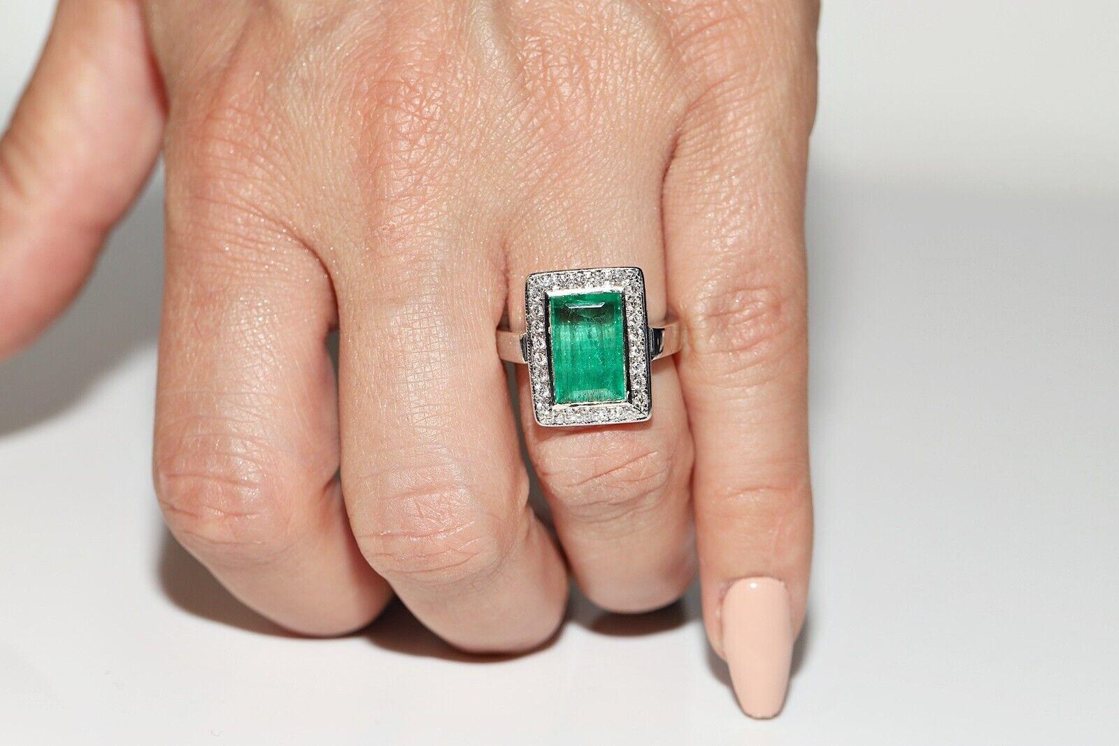 Vintage Circa 1980s 18k Gold Natural Diamond And Emerald Decorated Ring For Sale 8
