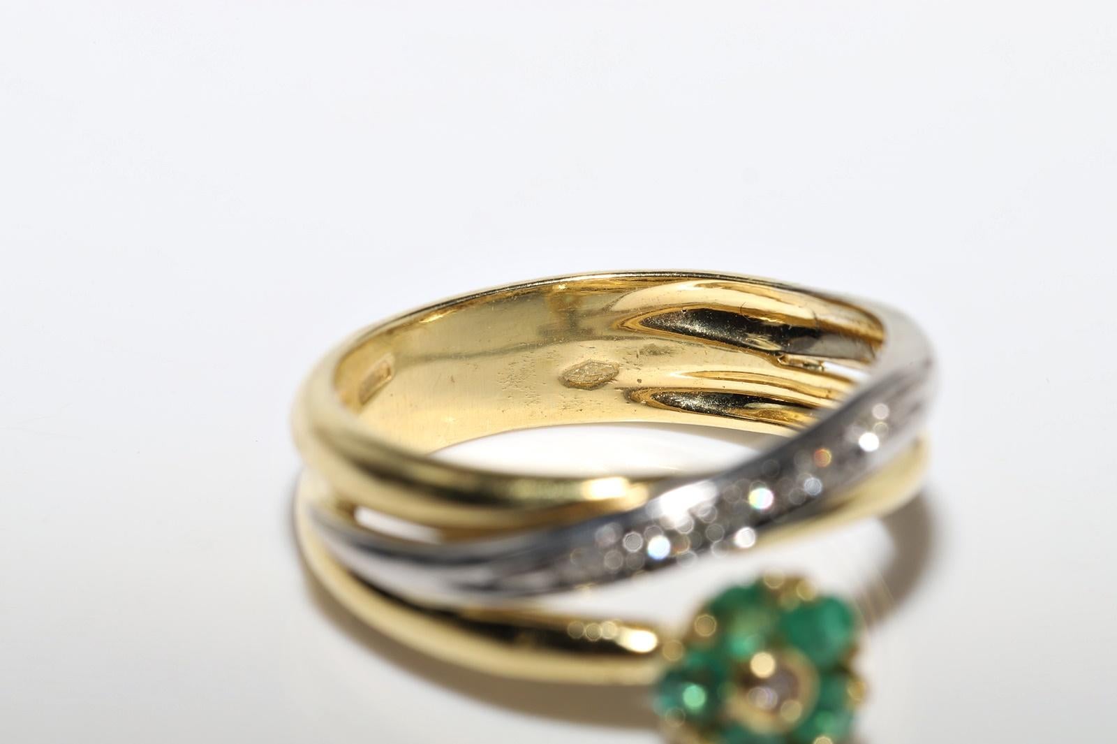 Vintage Circa 1980s 18k Gold Natural Diamond And Emerald Decorated Ring For Sale 8