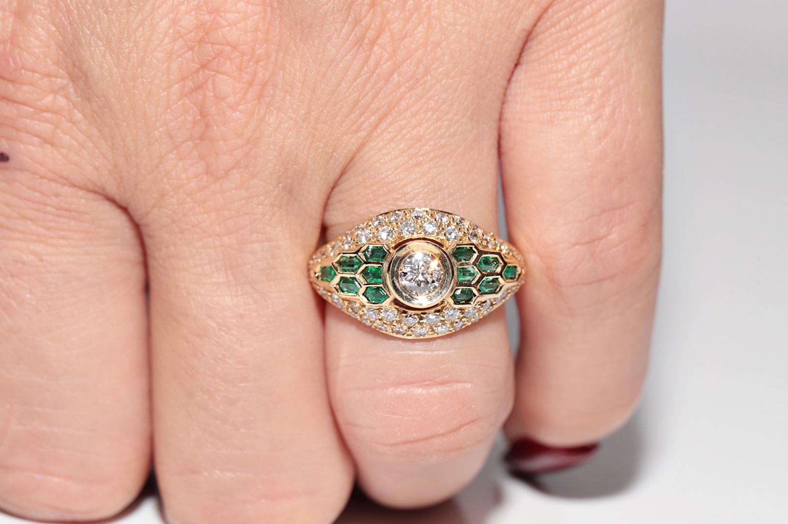 Vintage Circa 1980s 18k Gold Natural Diamond And Emerald Decorated Ring For Sale 8