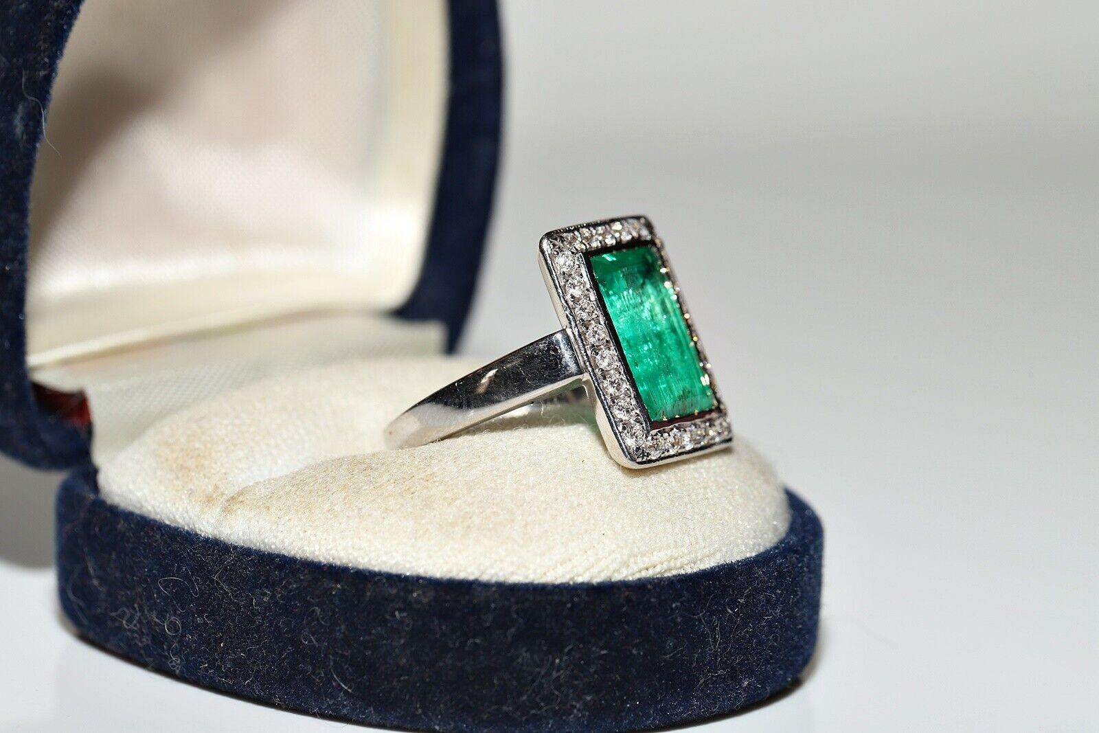 Vintage Circa 1980s 18k Gold Natural Diamond And Emerald Decorated Ring For Sale 9