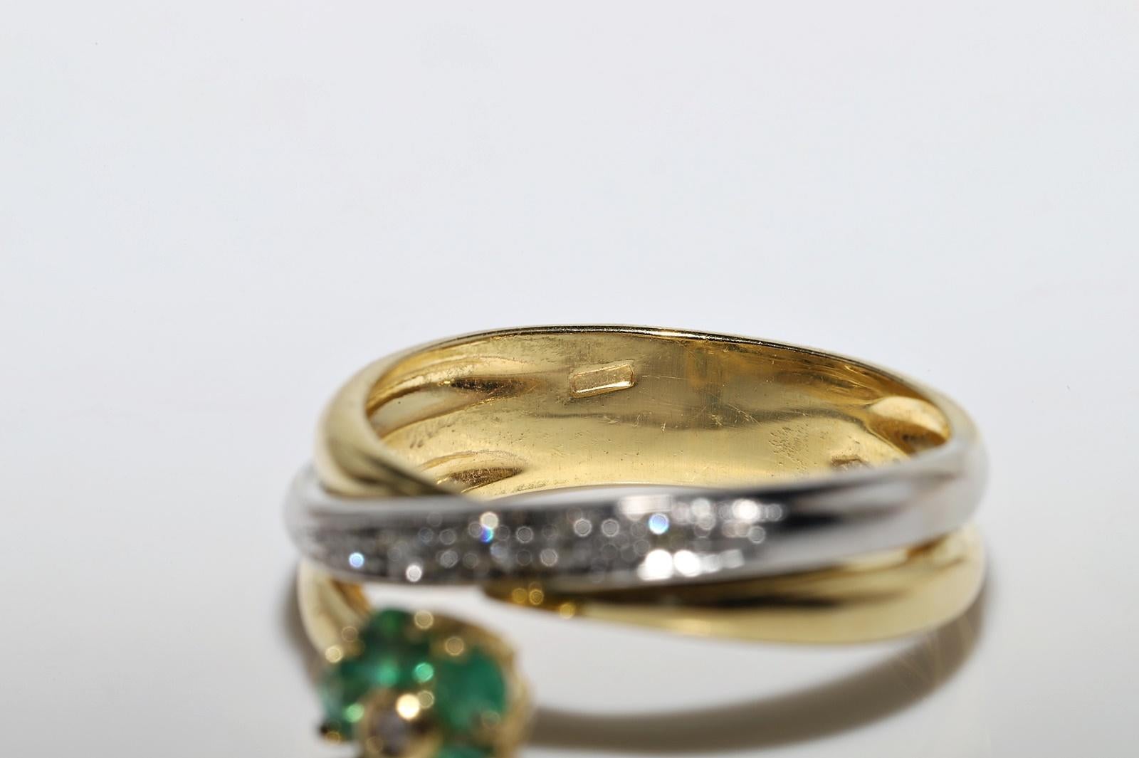 Vintage Circa 1980s 18k Gold Natural Diamond And Emerald Decorated Ring For Sale 9