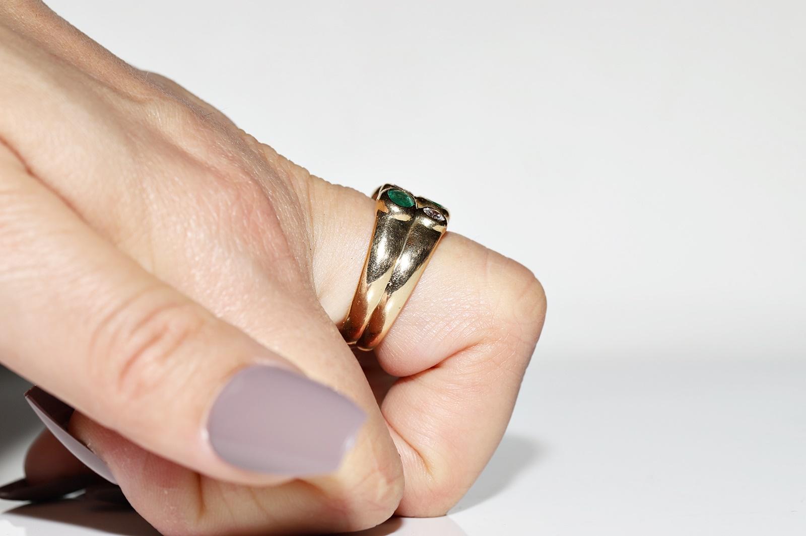 Vintage Circa 1980s 18k Gold Natural Diamond And Emerald Decorated Ring For Sale 11