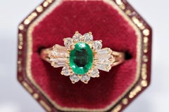 Vintage Circa 1980s 18k Gold Natural Diamond And Emerald Decorated Ring