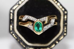 Vintage Circa 1980s 18k Gold Natural Diamond And Emerald Decorated Ring