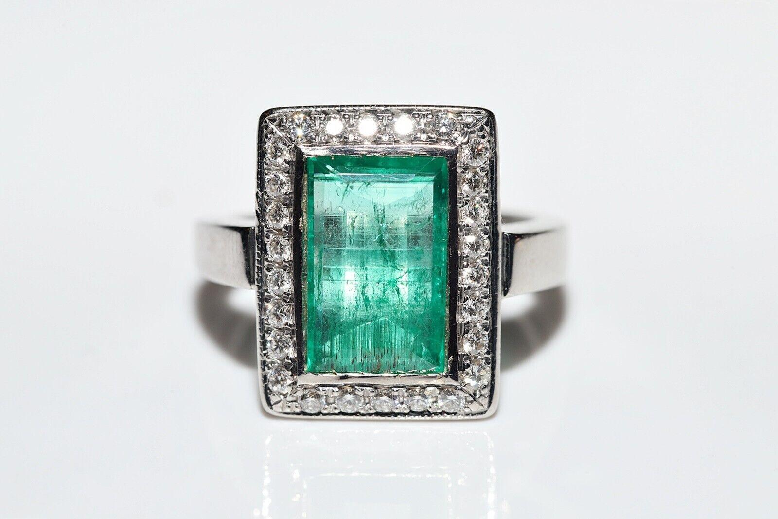 Retro Vintage Circa 1980s 18k Gold Natural Diamond And Emerald Decorated Ring For Sale