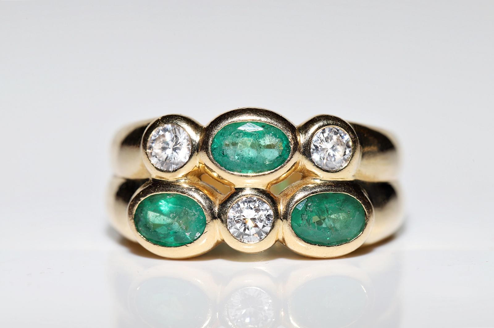 Vintage Circa 1980er Jahre 18k Gold Natürlicher Diamant und Smaragd Dekorierter Ring (Retro) im Angebot