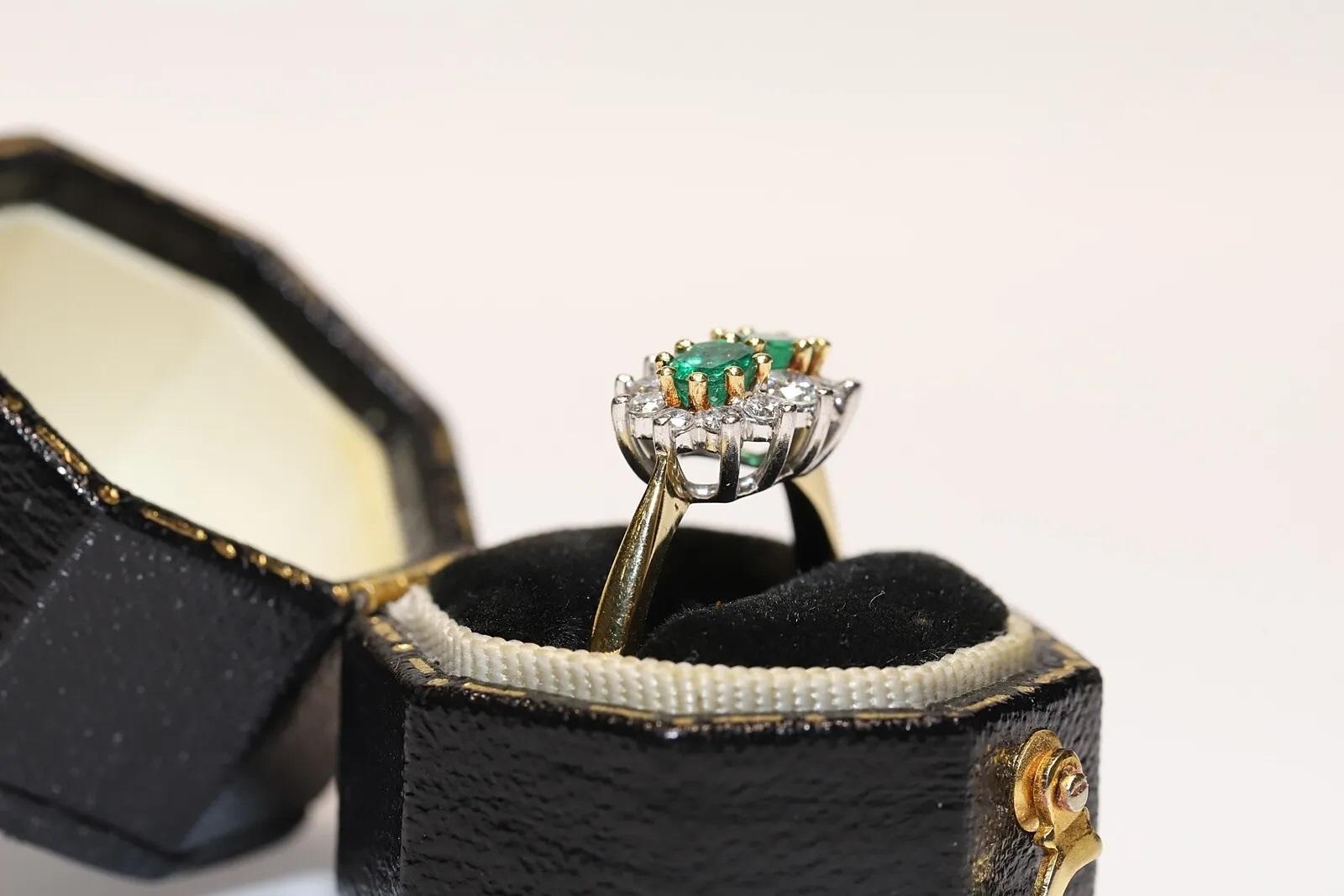 Vintage Circa 1980er Jahre 18k Gold Natürlicher Diamant und Smaragd Dekorierter Ring (Retro) im Angebot