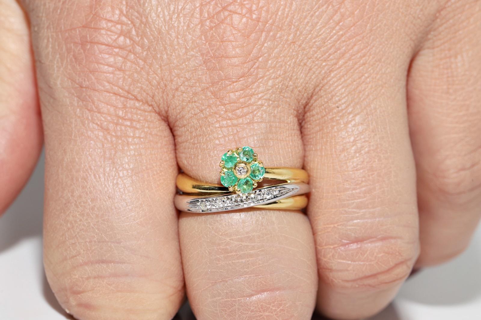 Brilliant Cut Vintage Circa 1980s 18k Gold Natural Diamond And Emerald Decorated Ring For Sale