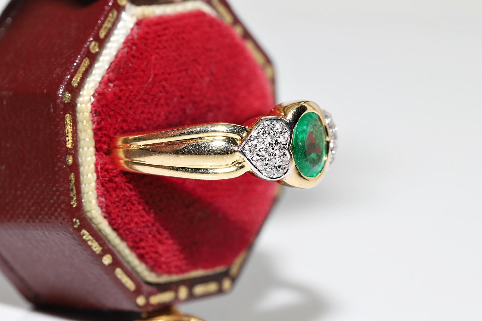 Brilliant Cut Vintage Circa 1980s 18k Gold Natural Diamond And Emerald Decorated Ring For Sale