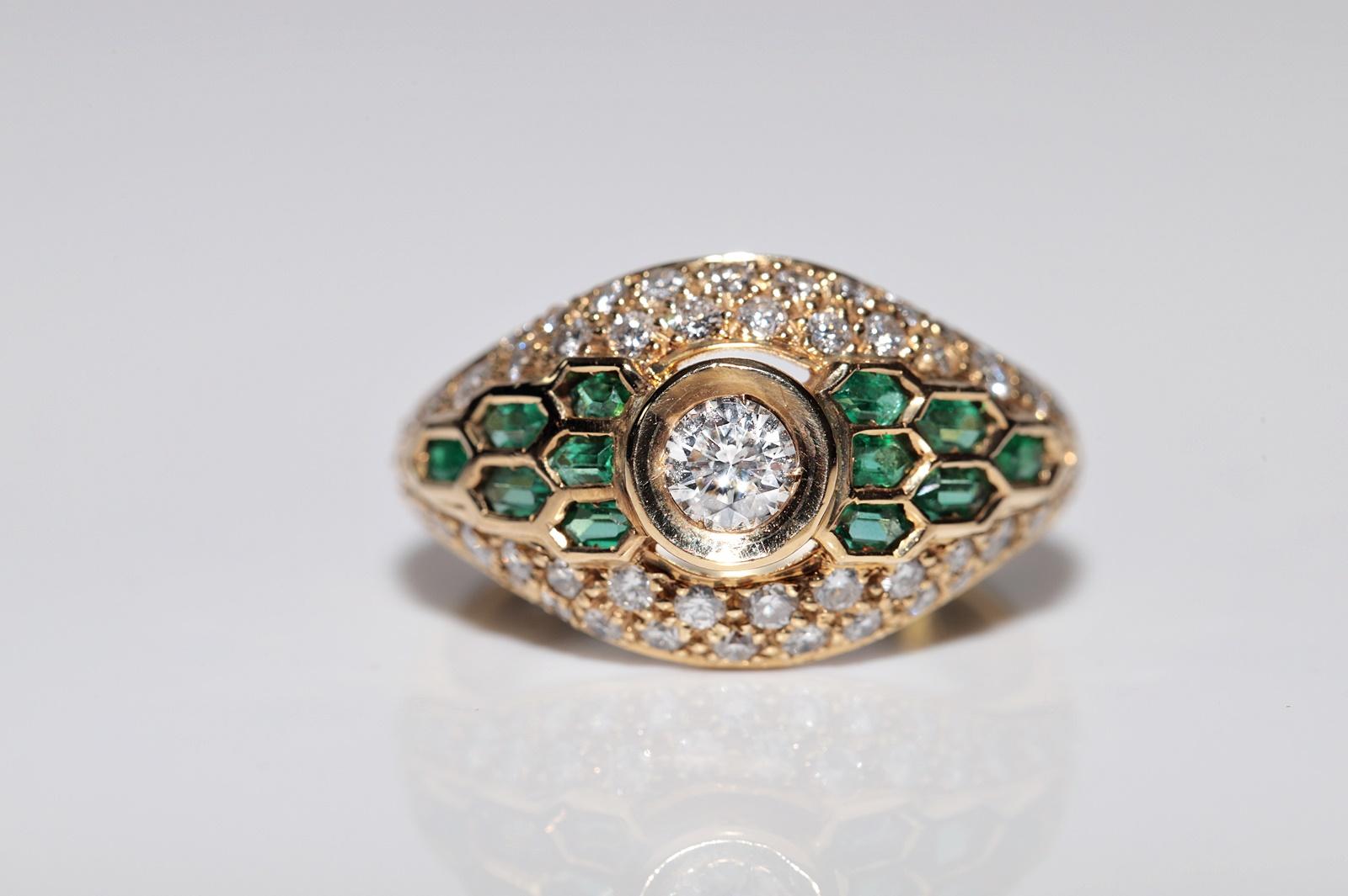 Brilliant Cut Vintage Circa 1980s 18k Gold Natural Diamond And Emerald Decorated Ring For Sale