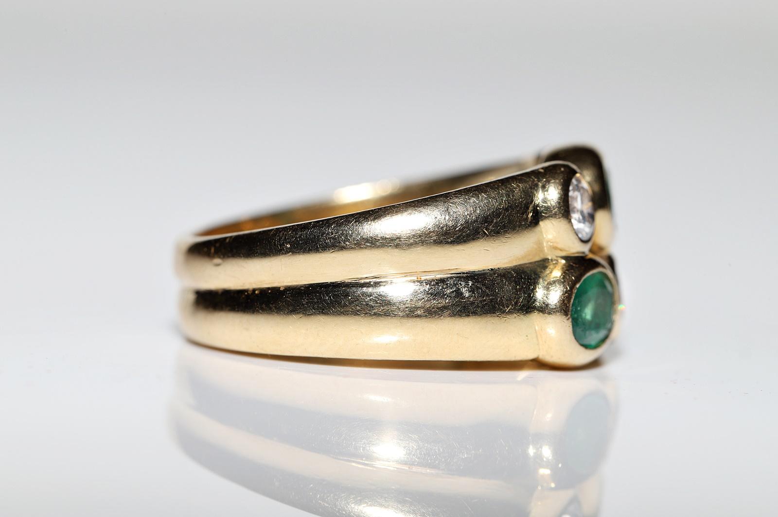 Vintage Circa 1980s 18k Gold Natural Diamond And Emerald Decorated Ring In Good Condition For Sale In Fatih/İstanbul, 34