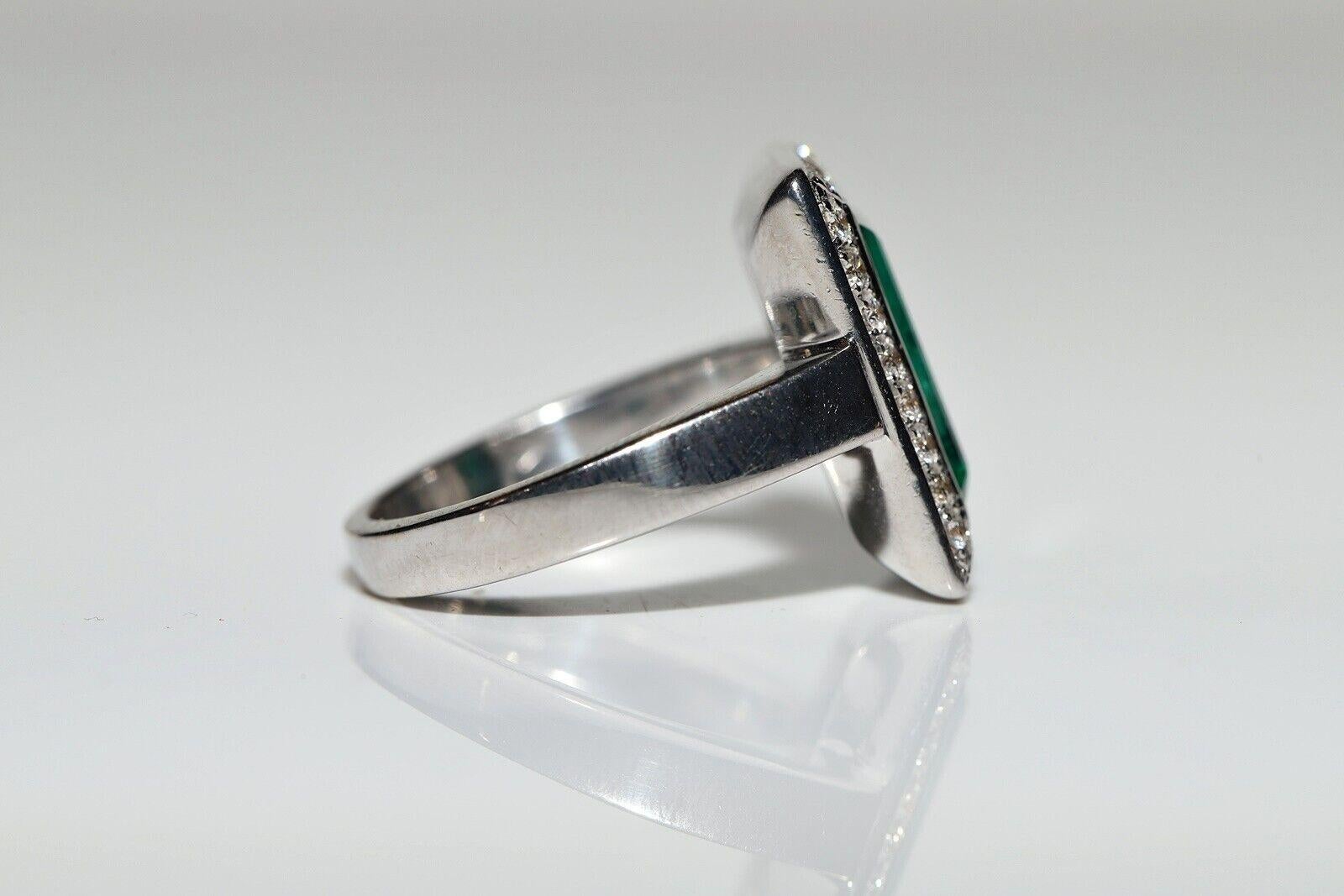 Vintage Circa 1980s 18k Gold Natural Diamond And Emerald Decorated Ring In Good Condition For Sale In Fatih/İstanbul, 34