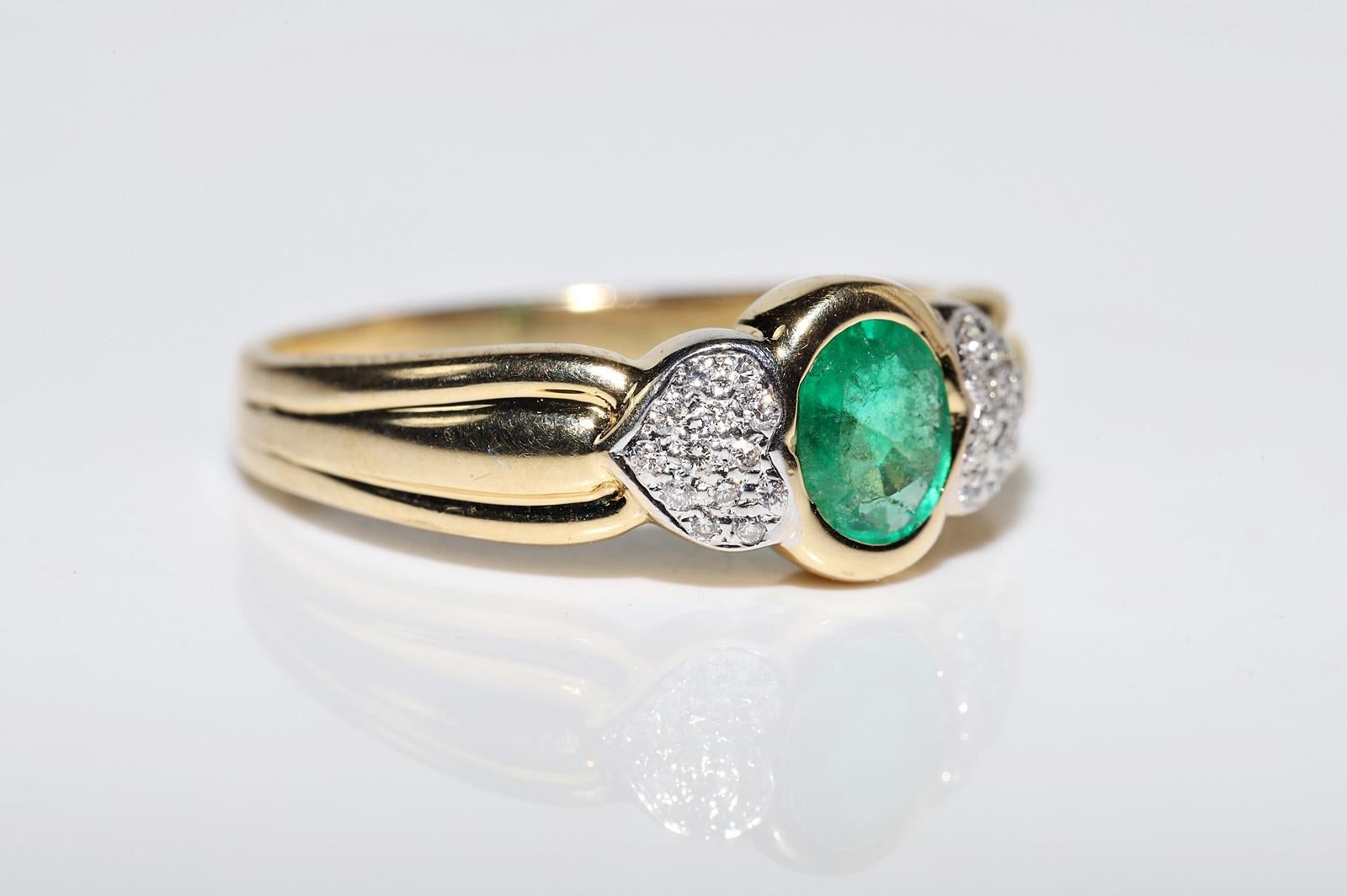 Women's Vintage Circa 1980s 18k Gold Natural Diamond And Emerald Decorated Ring For Sale