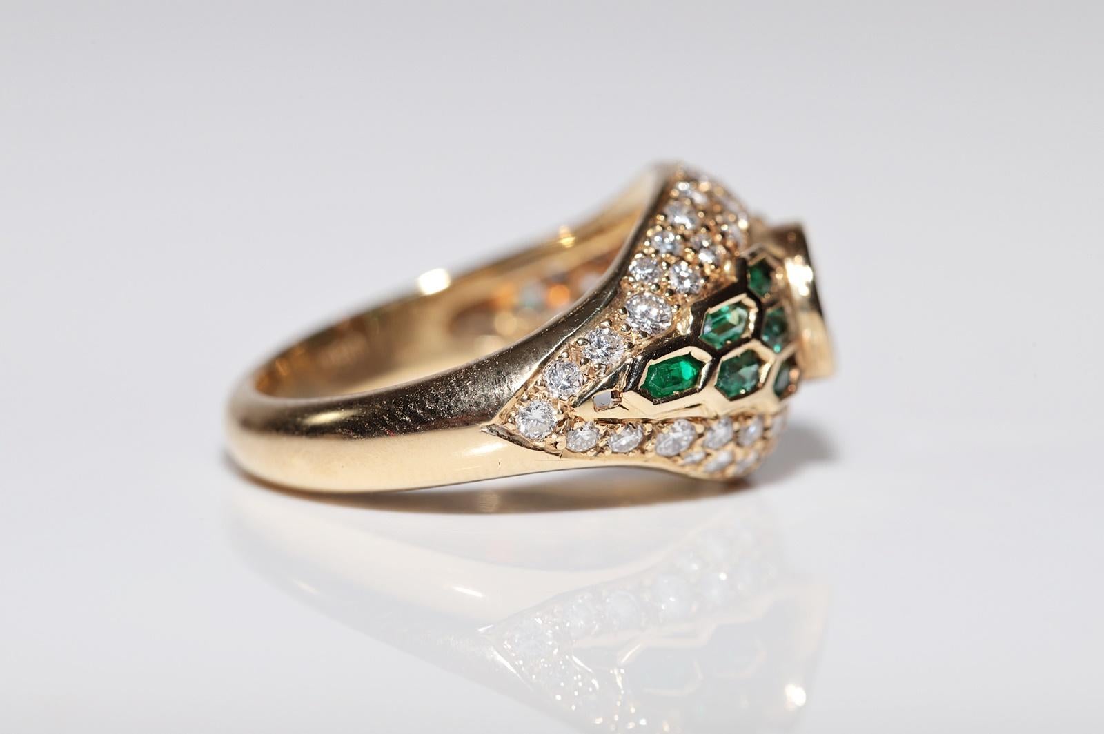 Women's Vintage Circa 1980s 18k Gold Natural Diamond And Emerald Decorated Ring For Sale
