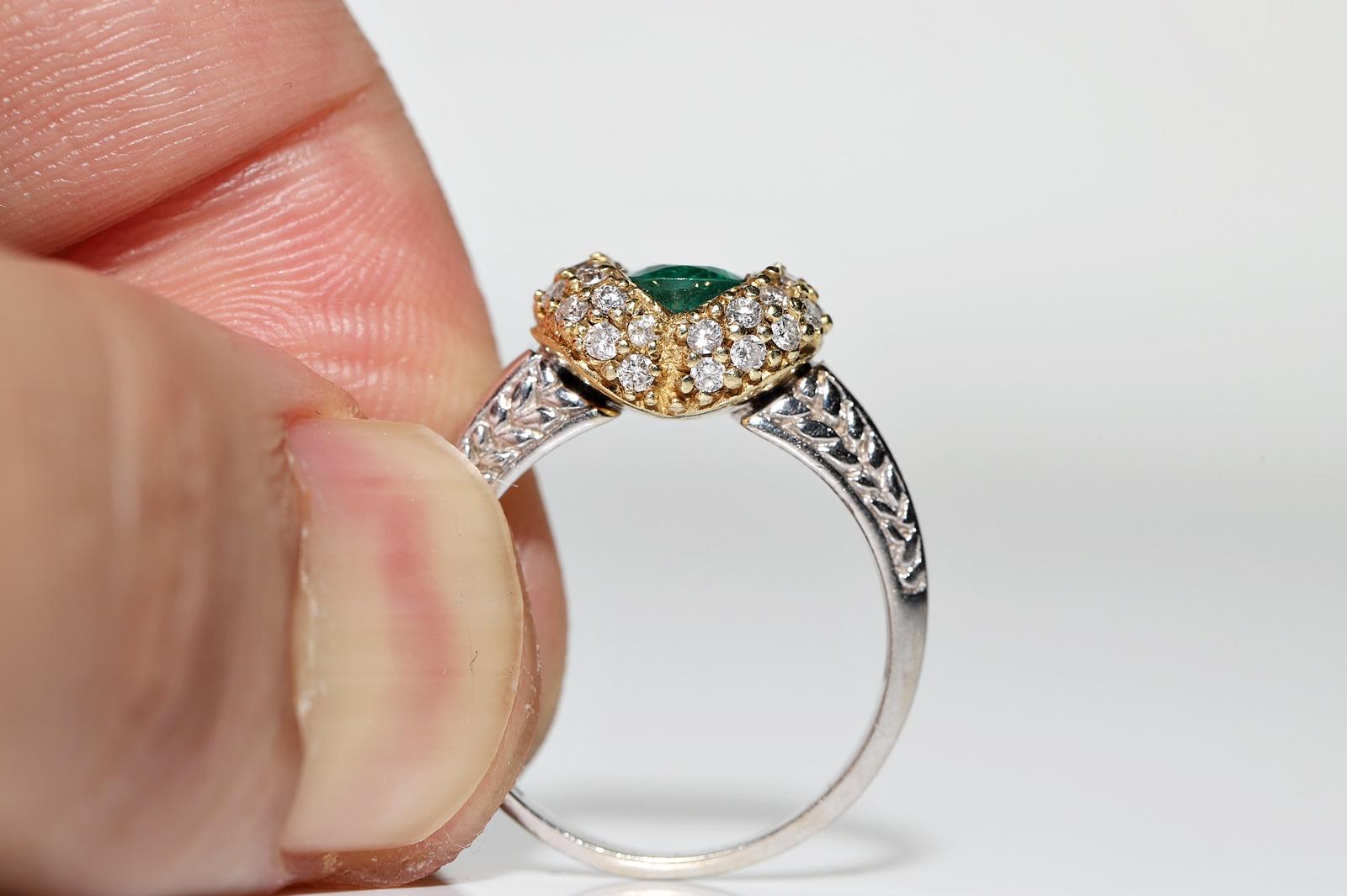 Vintage Circa 1980s 18k Gold Natural Diamond And Emerald Decorated Ring For Sale 1