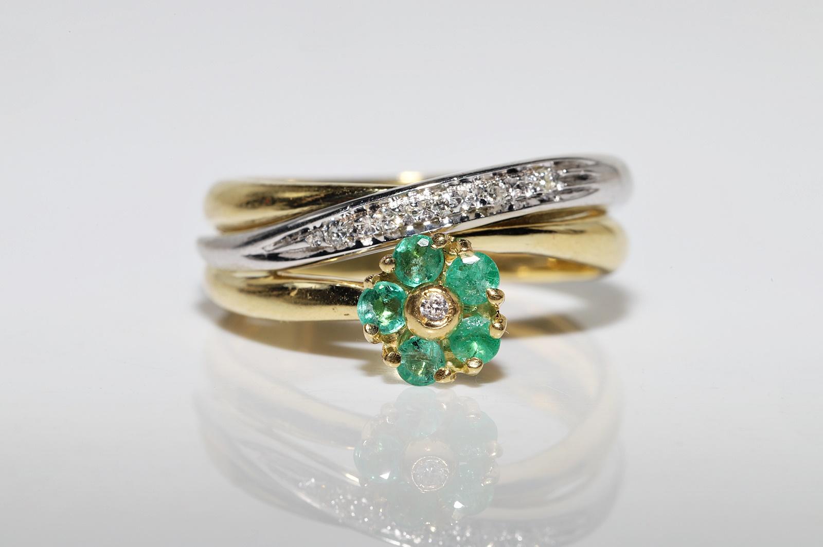 Vintage Circa 1980s 18k Gold Natural Diamond And Emerald Decorated Ring For Sale 1