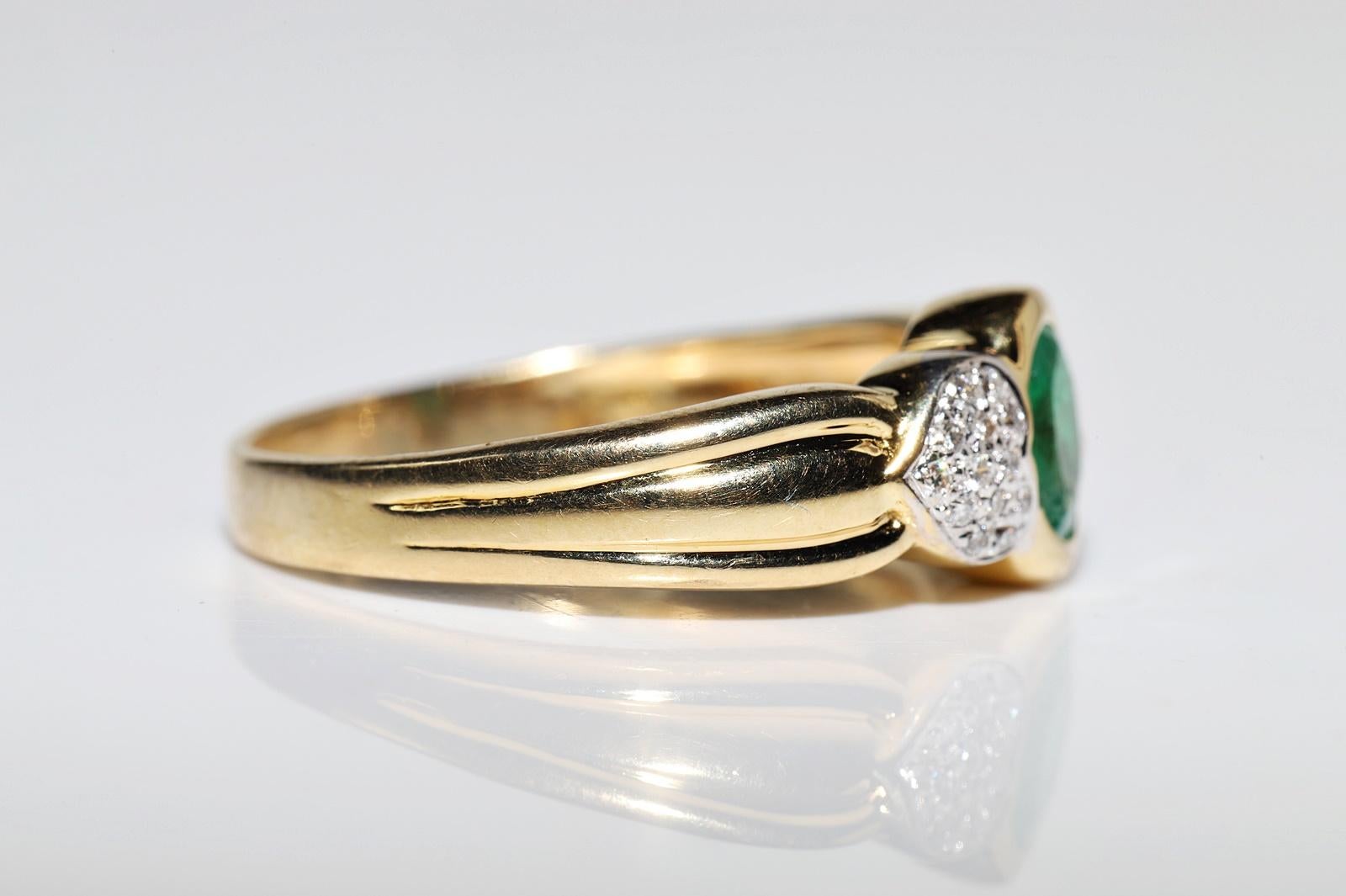 Vintage Circa 1980s 18k Gold Natural Diamond And Emerald Decorated Ring For Sale 1