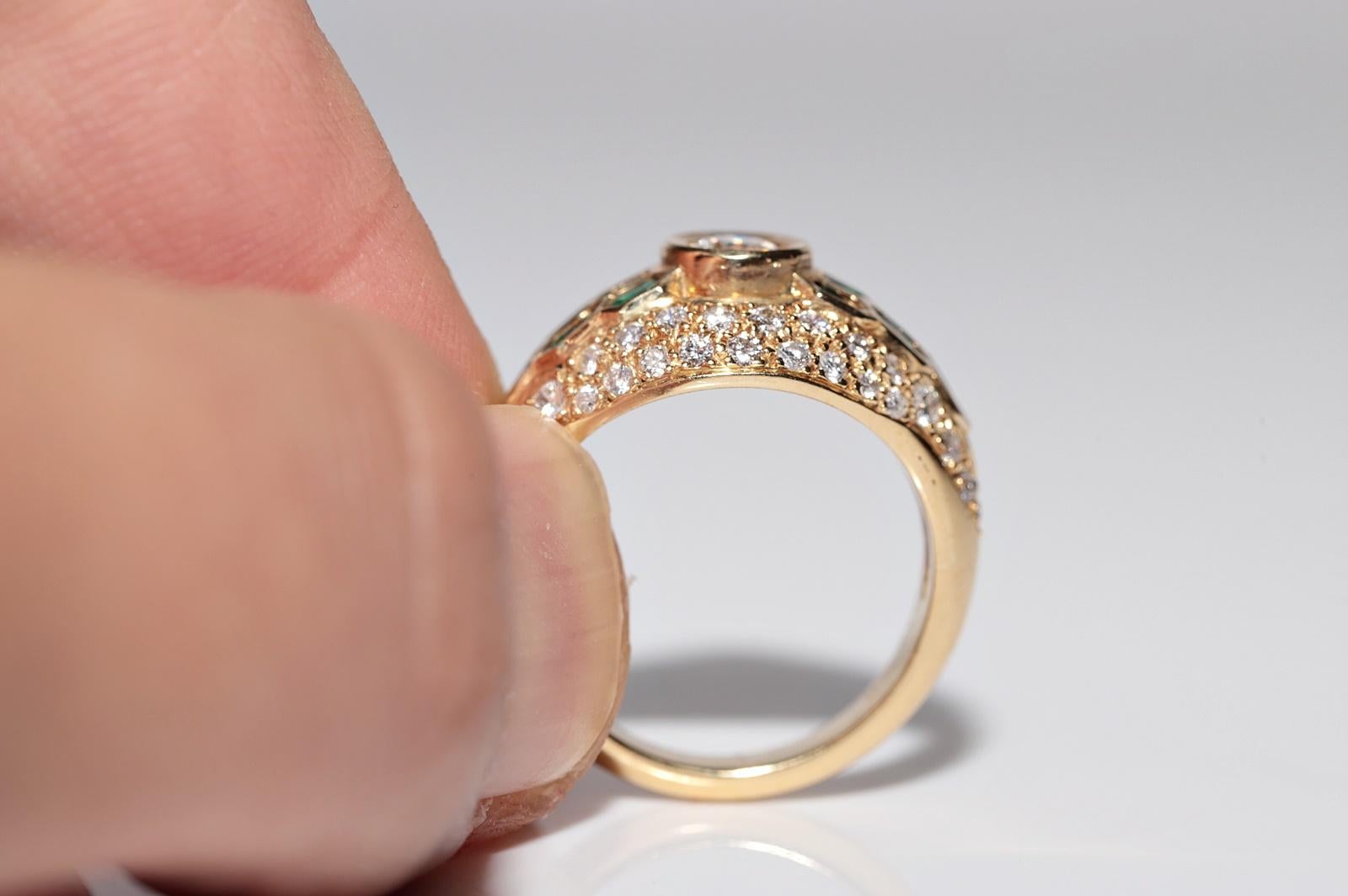 Vintage Circa 1980s 18k Gold Natural Diamond And Emerald Decorated Ring For Sale 1