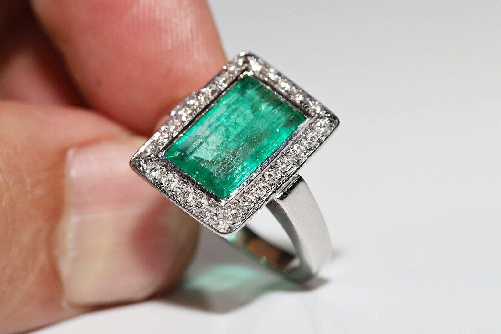 Vintage Circa 1980s 18k Gold Natural Diamond And Emerald Decorated Ring For Sale 2