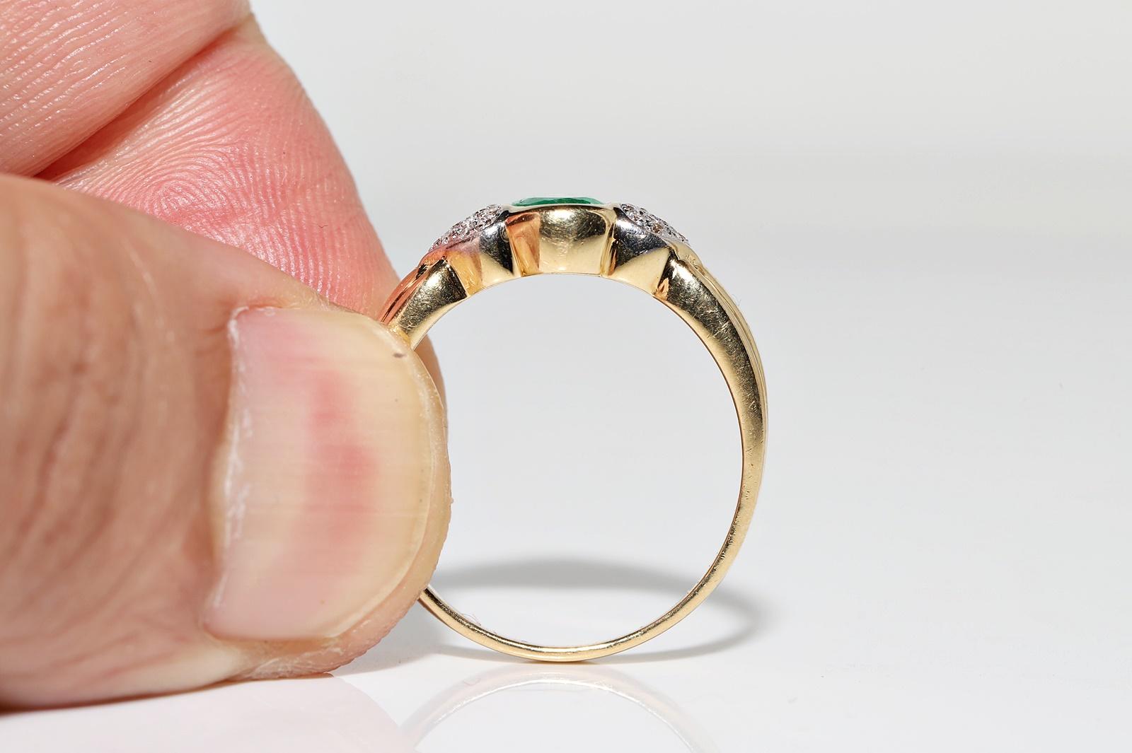 Vintage Circa 1980s 18k Gold Natural Diamond And Emerald Decorated Ring For Sale 2