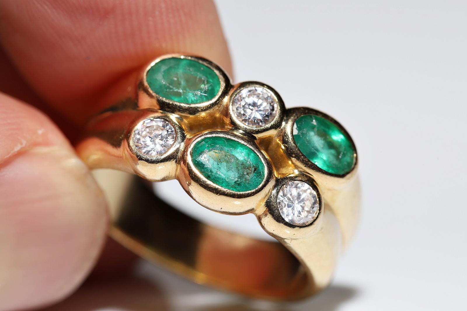 Vintage Circa 1980s 18k Gold Natural Diamond And Emerald Decorated Ring For Sale 3