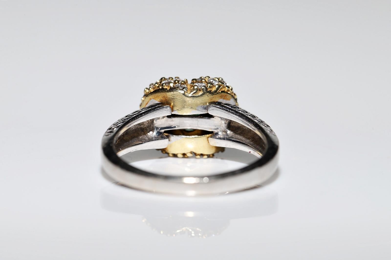 Vintage Circa 1980er Jahre 18k Gold Natürlicher Diamant und Smaragd Dekorierter Ring im Angebot 3