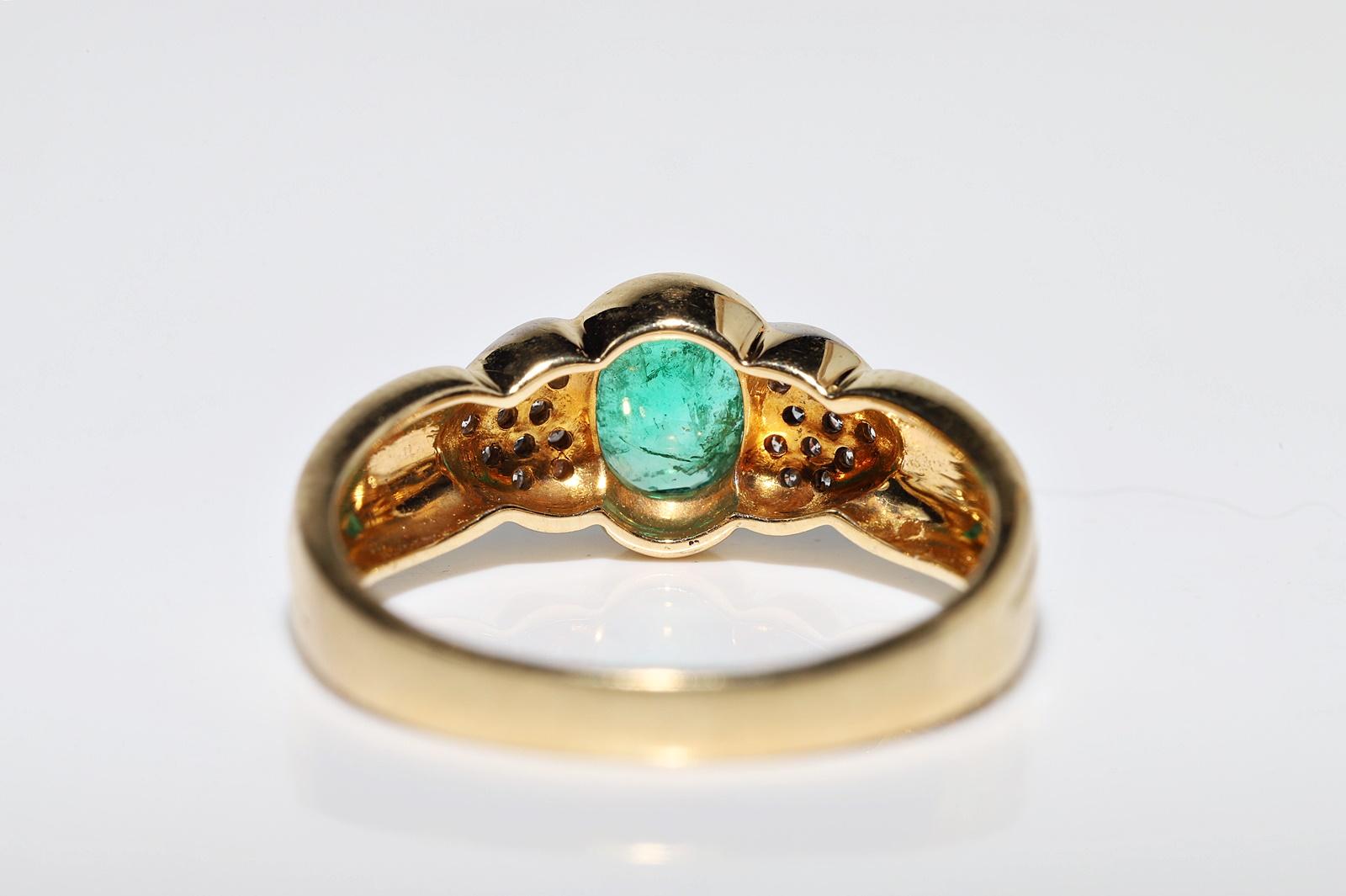 Vintage Circa 1980s 18k Gold Natural Diamond And Emerald Decorated Ring For Sale 3