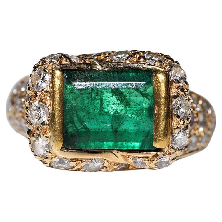 Vintage Circa 1980s 18k Gold Natural Diamond And Emerald Decorated Ring 