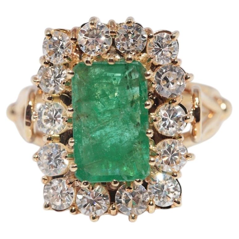 Vintage Circa 1980s 18k Gold Natural Diamond And Emerald Decorated Ring