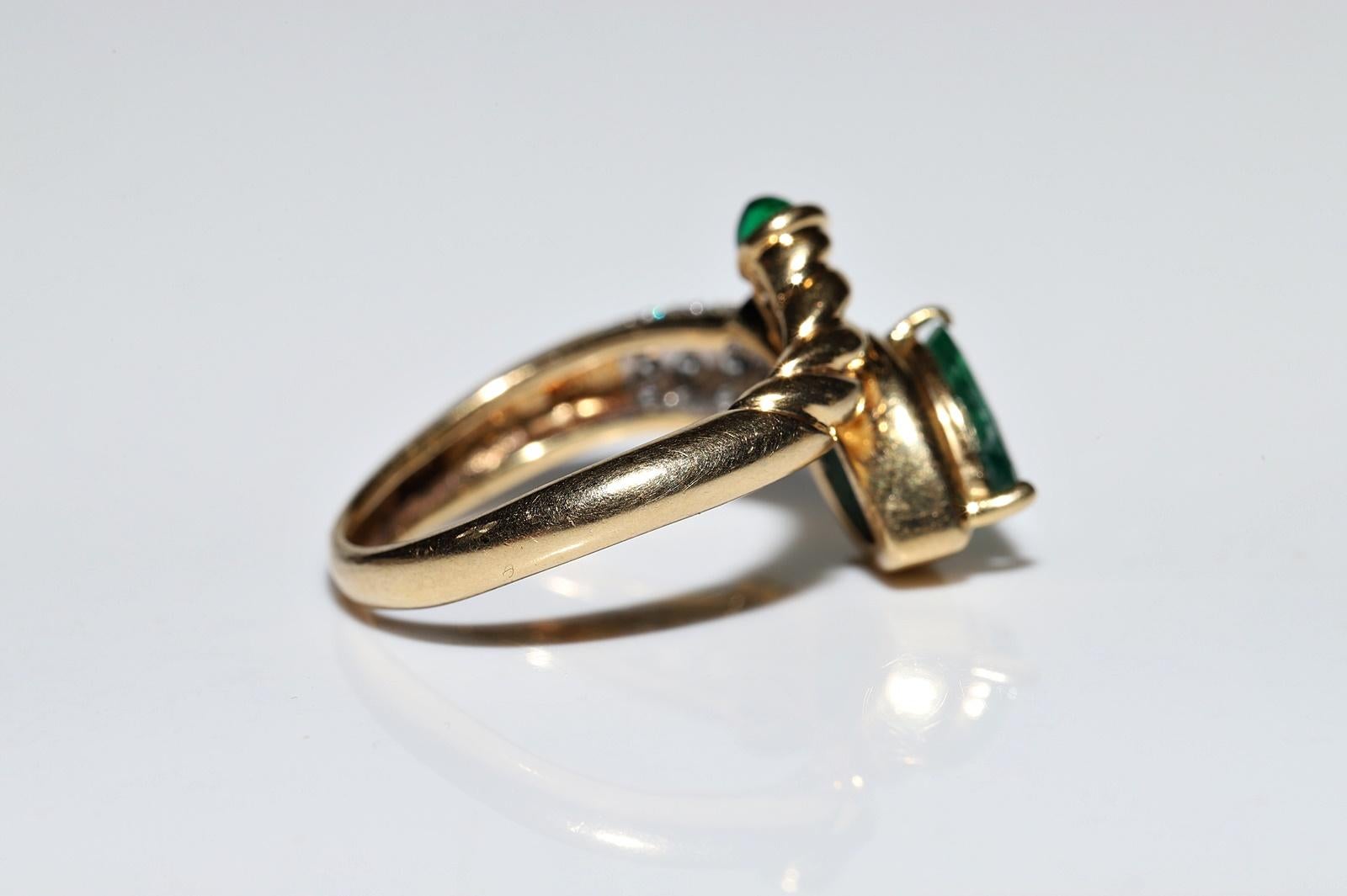 Vintage Circa 1980s 18k Gold Natural Diamond And Emerald Decorated Snake Ring For Sale 4
