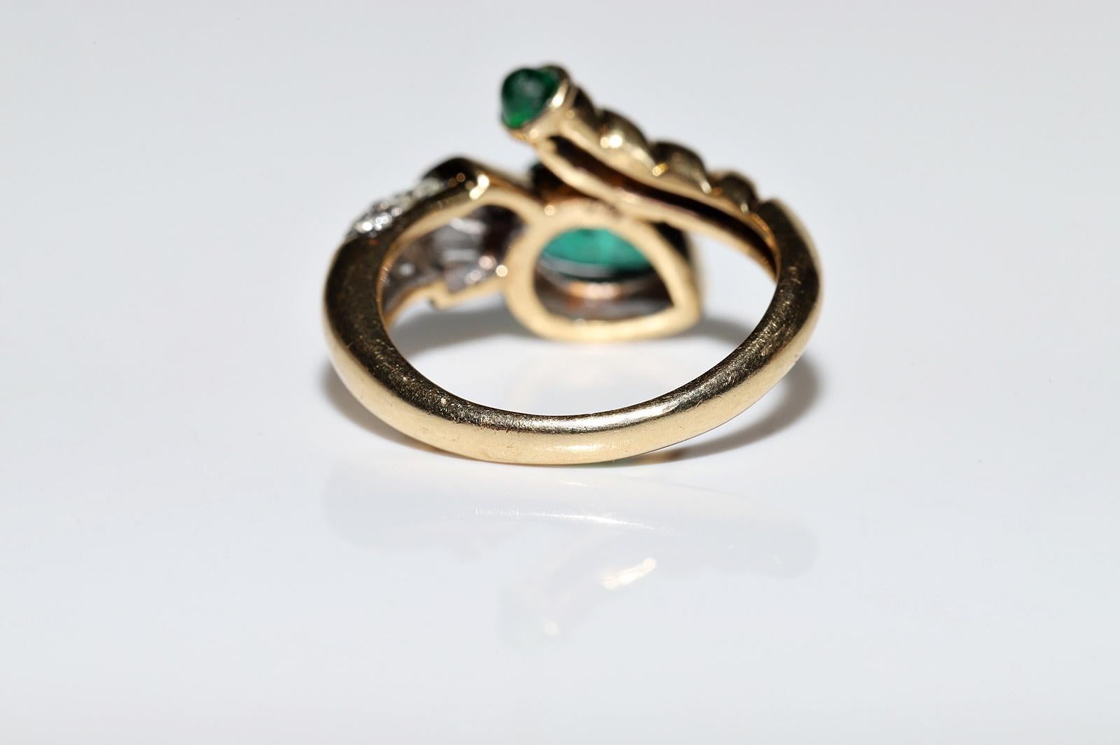 Vintage Circa 1980s 18k Gold Natural Diamond And Emerald Decorated Snake Ring For Sale 5