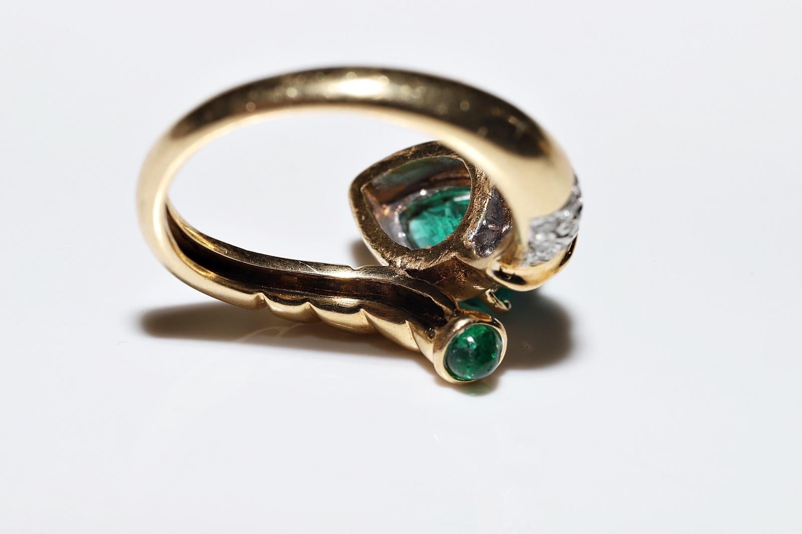 Vintage Circa 1980s 18k Gold Natural Diamond And Emerald Decorated Snake Ring For Sale 7