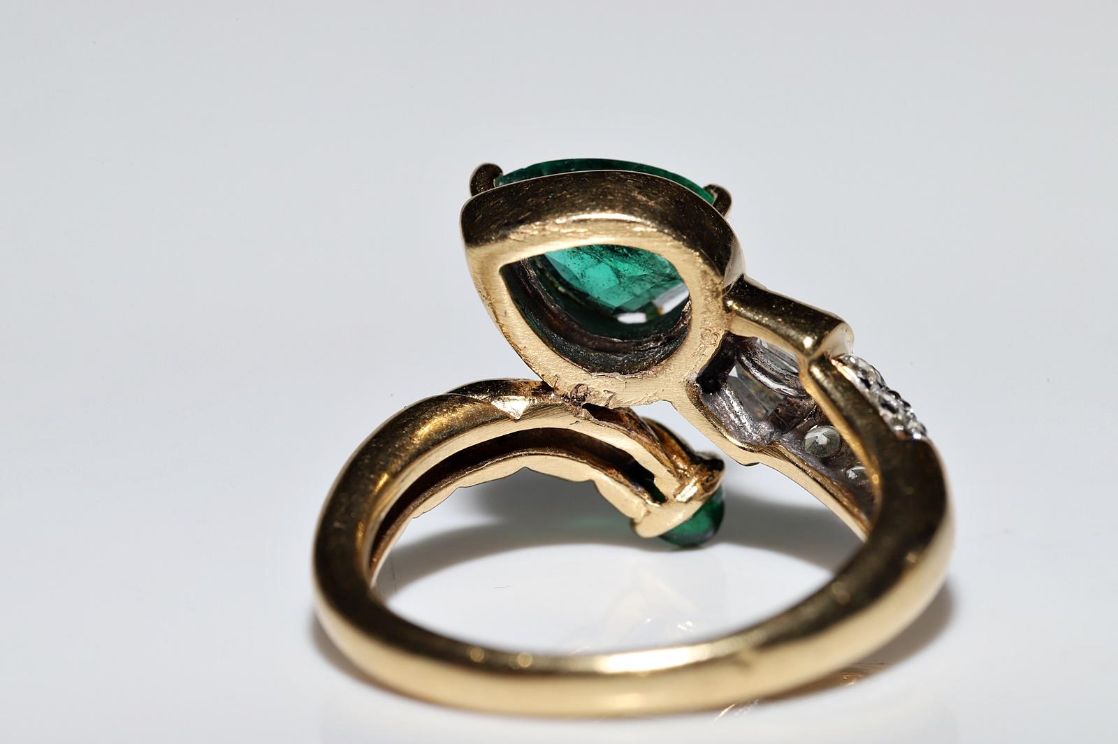 Vintage Circa 1980s 18k Gold Natural Diamond And Emerald Decorated Snake Ring For Sale 8