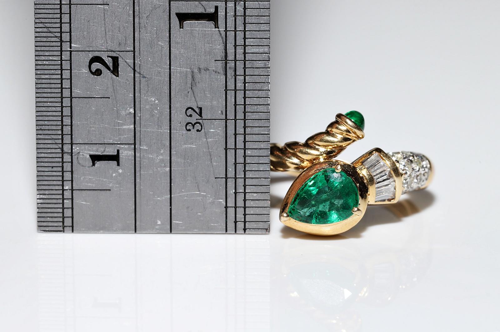 Vintage Circa 1980s 18k Gold Natural Diamond And Emerald Decorated Snake Ring For Sale 9