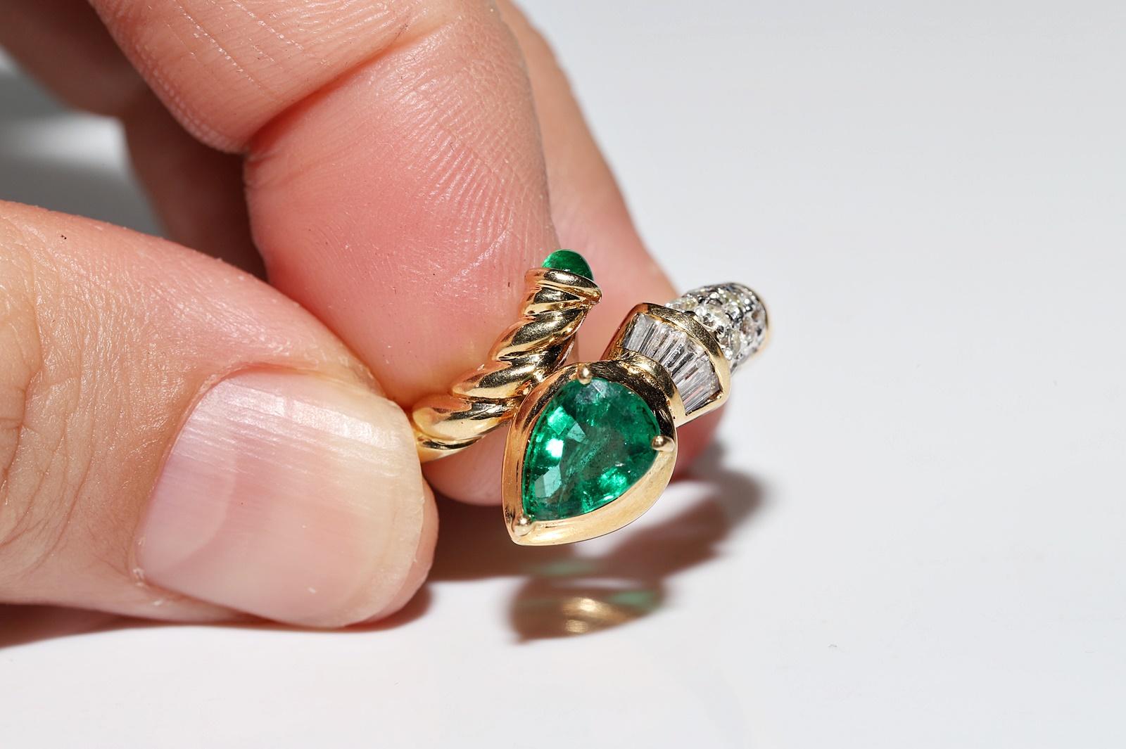 Vintage Circa 1980s 18k Gold Natural Diamond And Emerald Decorated Snake Ring For Sale 11