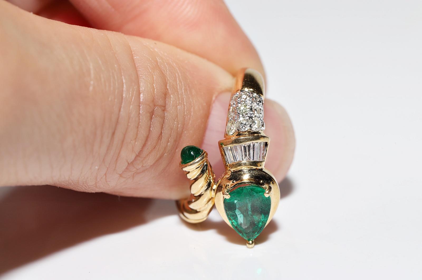 Vintage Circa 1980s 18k Gold Natural Diamond And Emerald Decorated Snake Ring For Sale 12