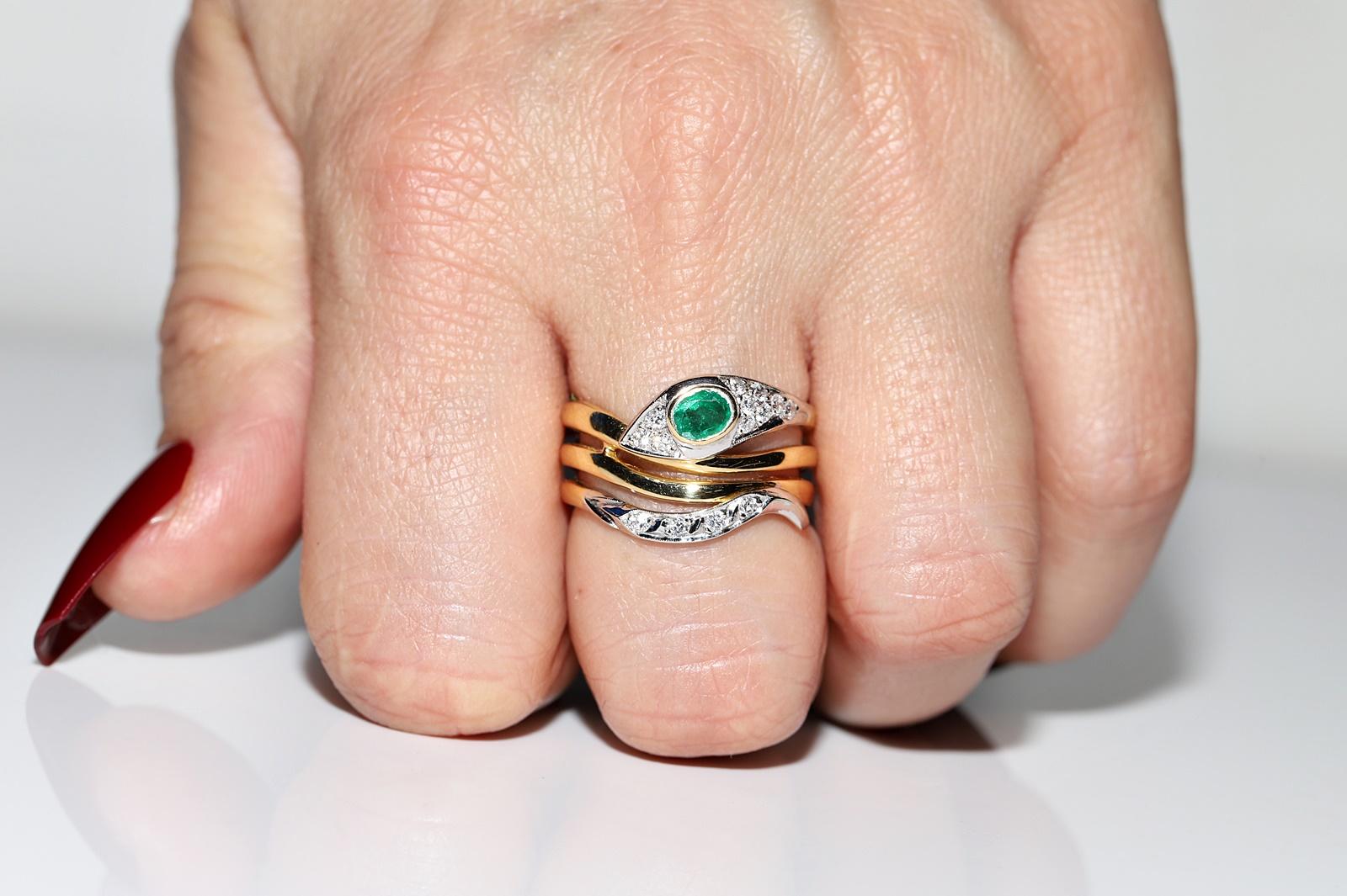 Retro Vintage Circa 1980s 18k Gold Natural Diamond And Emerald Decorated Snake Ring For Sale
