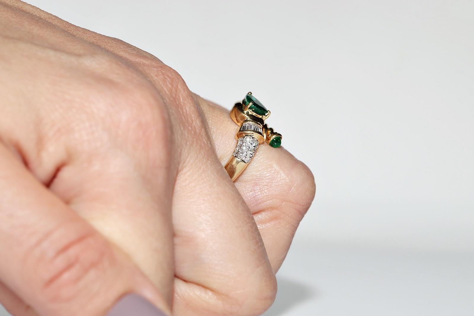 Brilliant Cut Vintage Circa 1980s 18k Gold Natural Diamond And Emerald Decorated Snake Ring For Sale