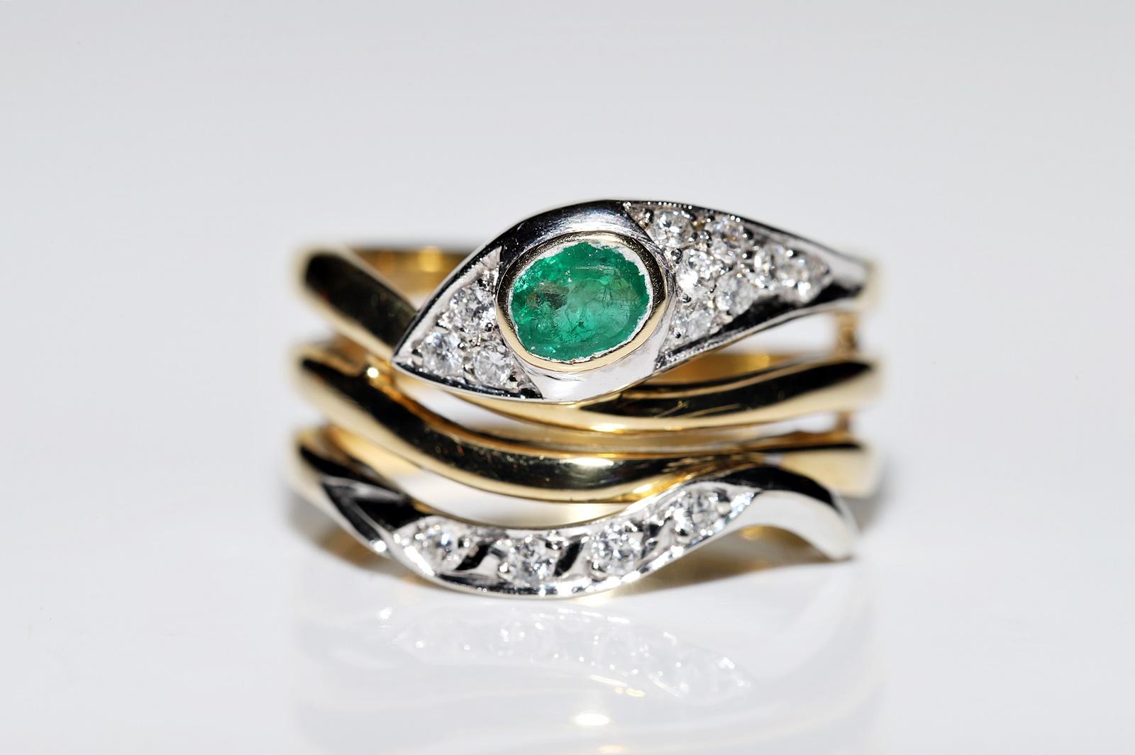 Vintage Circa 1980s 18k Gold Natural Diamond And Emerald Decorated Snake Ring In Good Condition For Sale In Fatih/İstanbul, 34