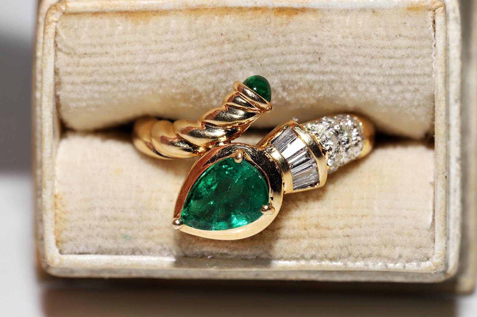 Vintage Circa 1980s 18k Gold Natural Diamond And Emerald Decorated Snake Ring In Good Condition For Sale In Fatih/İstanbul, 34