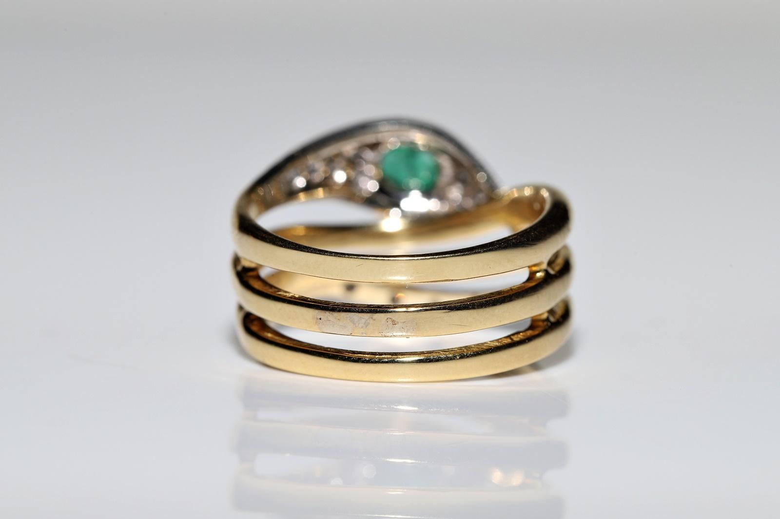 Vintage Circa 1980s 18k Gold Natural Diamond And Emerald Decorated Snake Ring For Sale 2