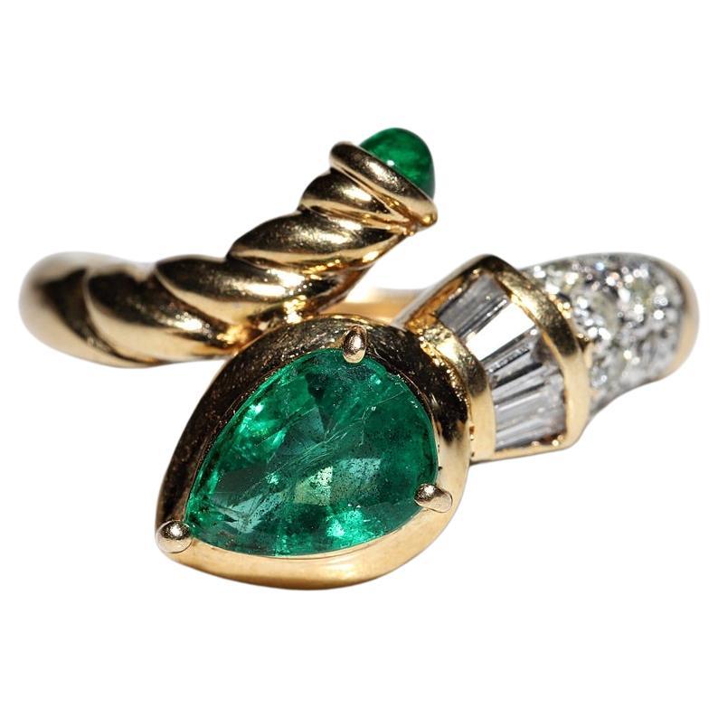 Vintage Circa 1980s 18k Gold Natural Diamond And Emerald Decorated Snake Ring For Sale