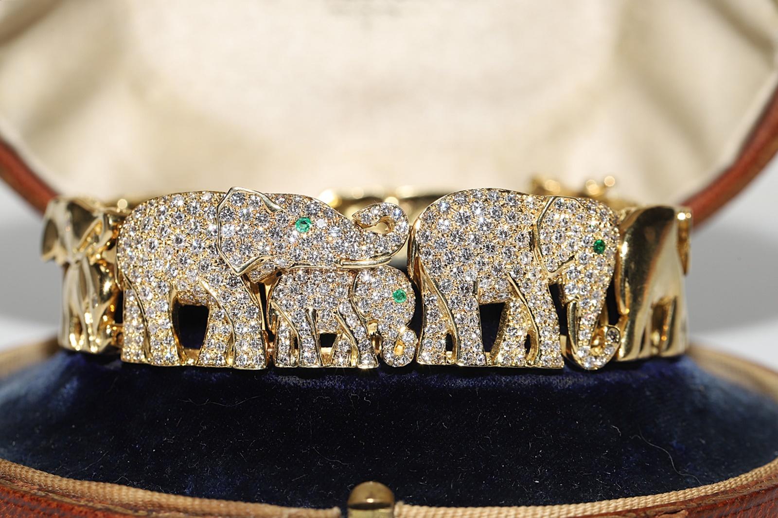 Retro Vintage Circa 1980s 18k Gold Natural Diamond And Emerald Elephant Bracelet  For Sale