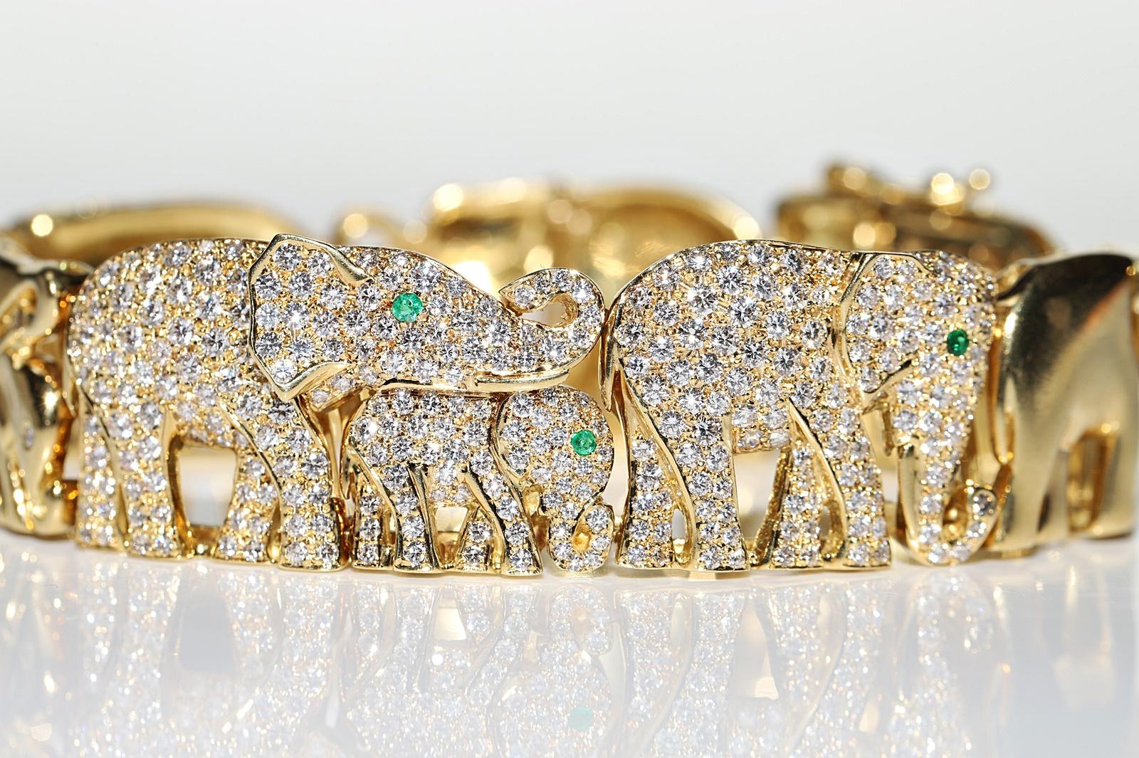 Women's Vintage Circa 1980s 18k Gold Natural Diamond And Emerald Elephant Bracelet  For Sale