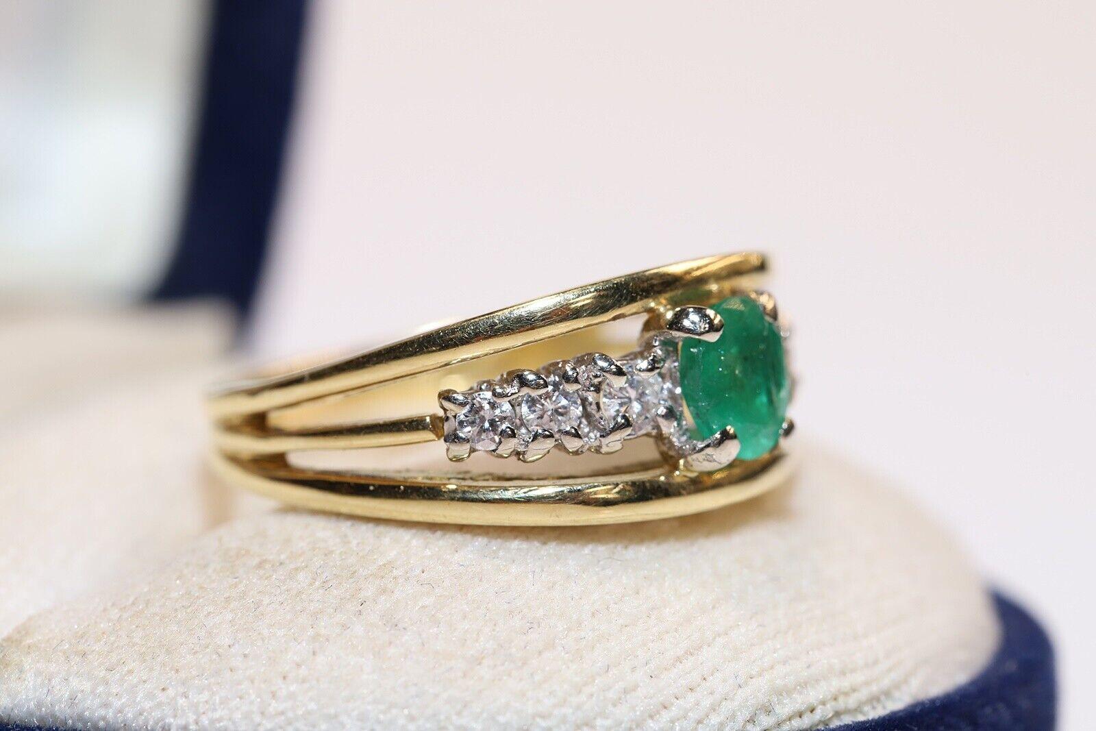 Vintage Circa 1980s 18k Gold Natural Diamond And Emerald Ring  For Sale 4