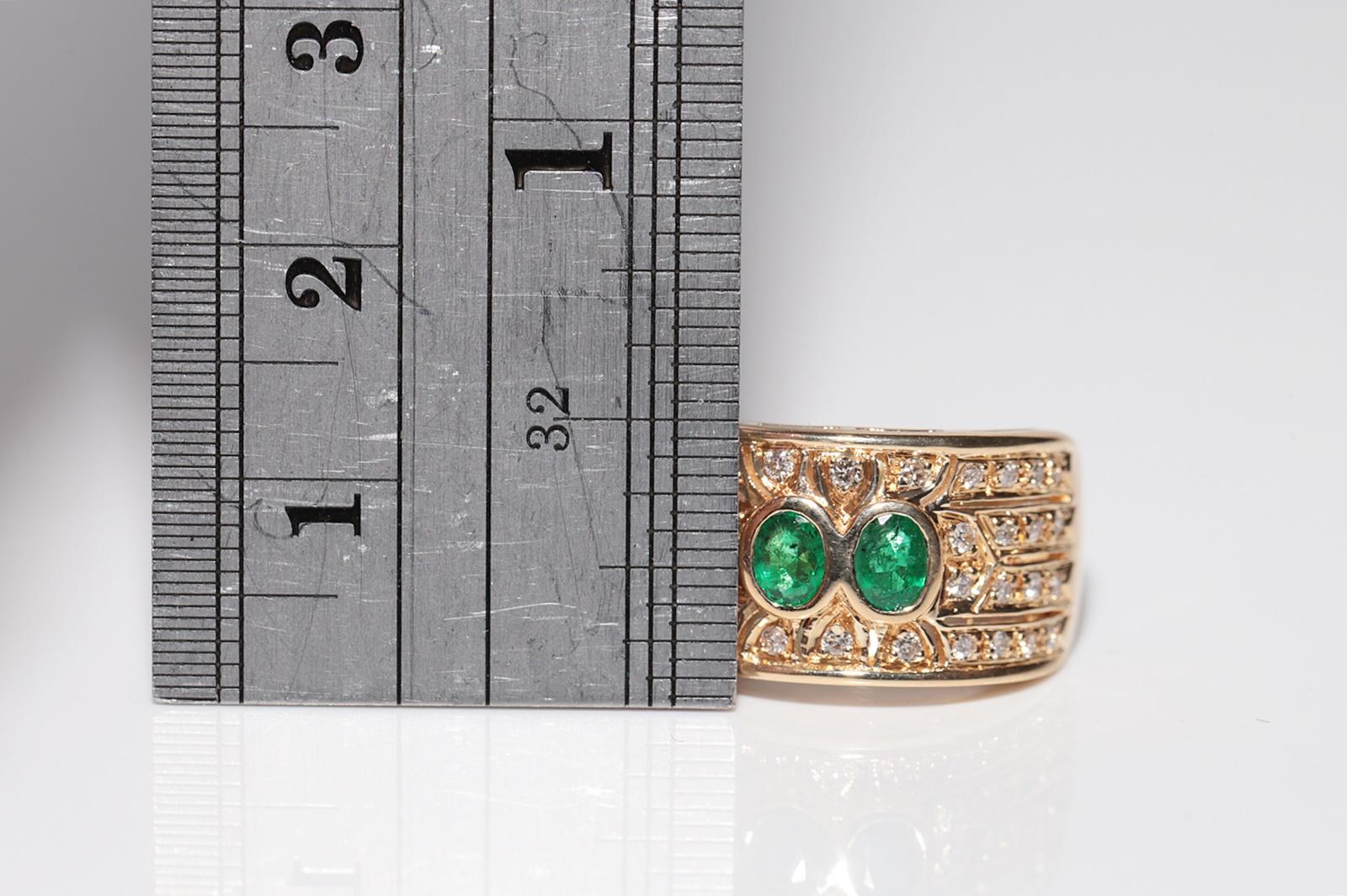 Vintage Circa 1980s 18k Gold Natural Diamond And Emerald Ring For Sale 4
