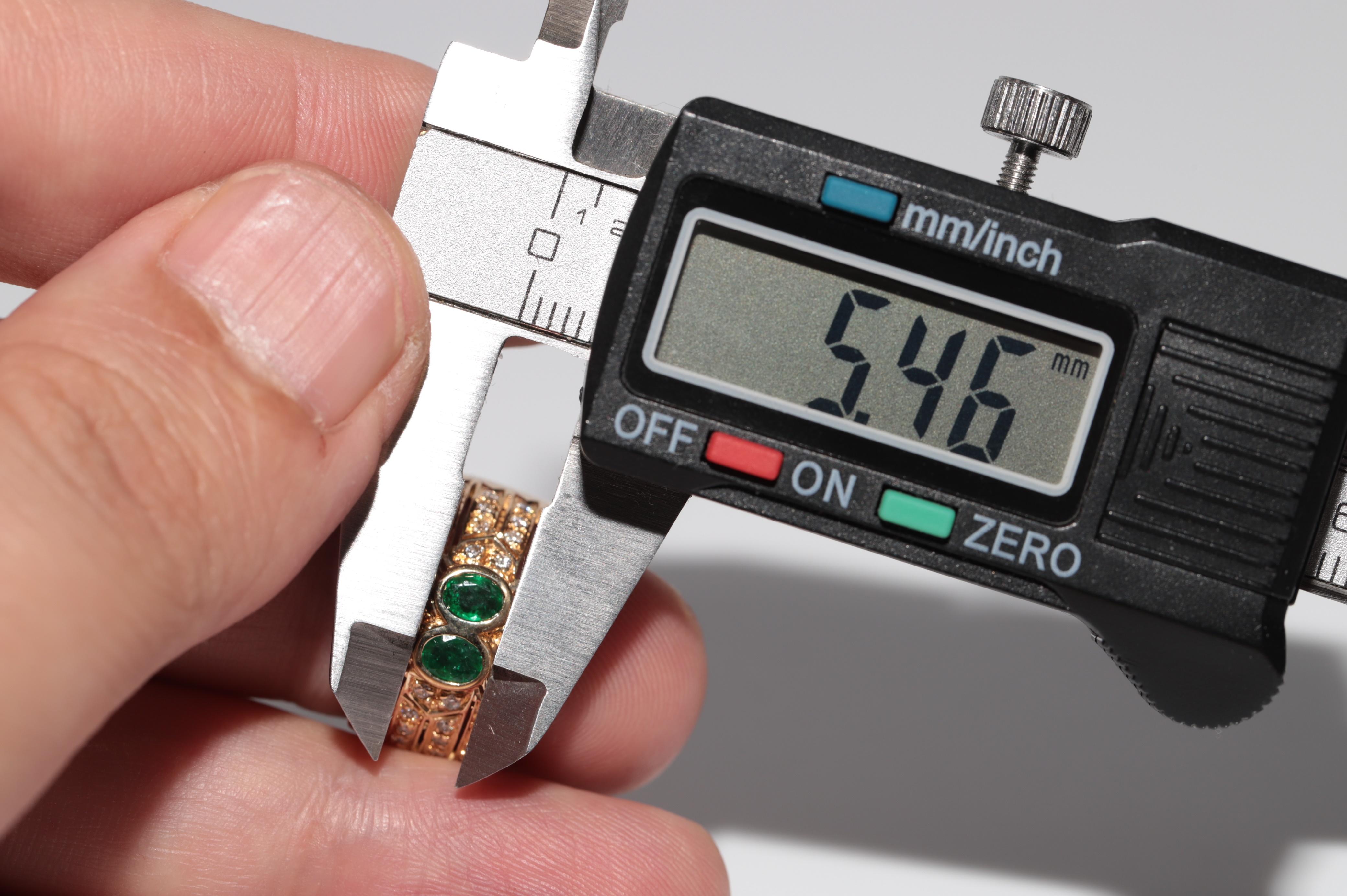 Anello con diamante naturale e smeraldo in oro 18 carati, CIRCA 1980 in vendita 6