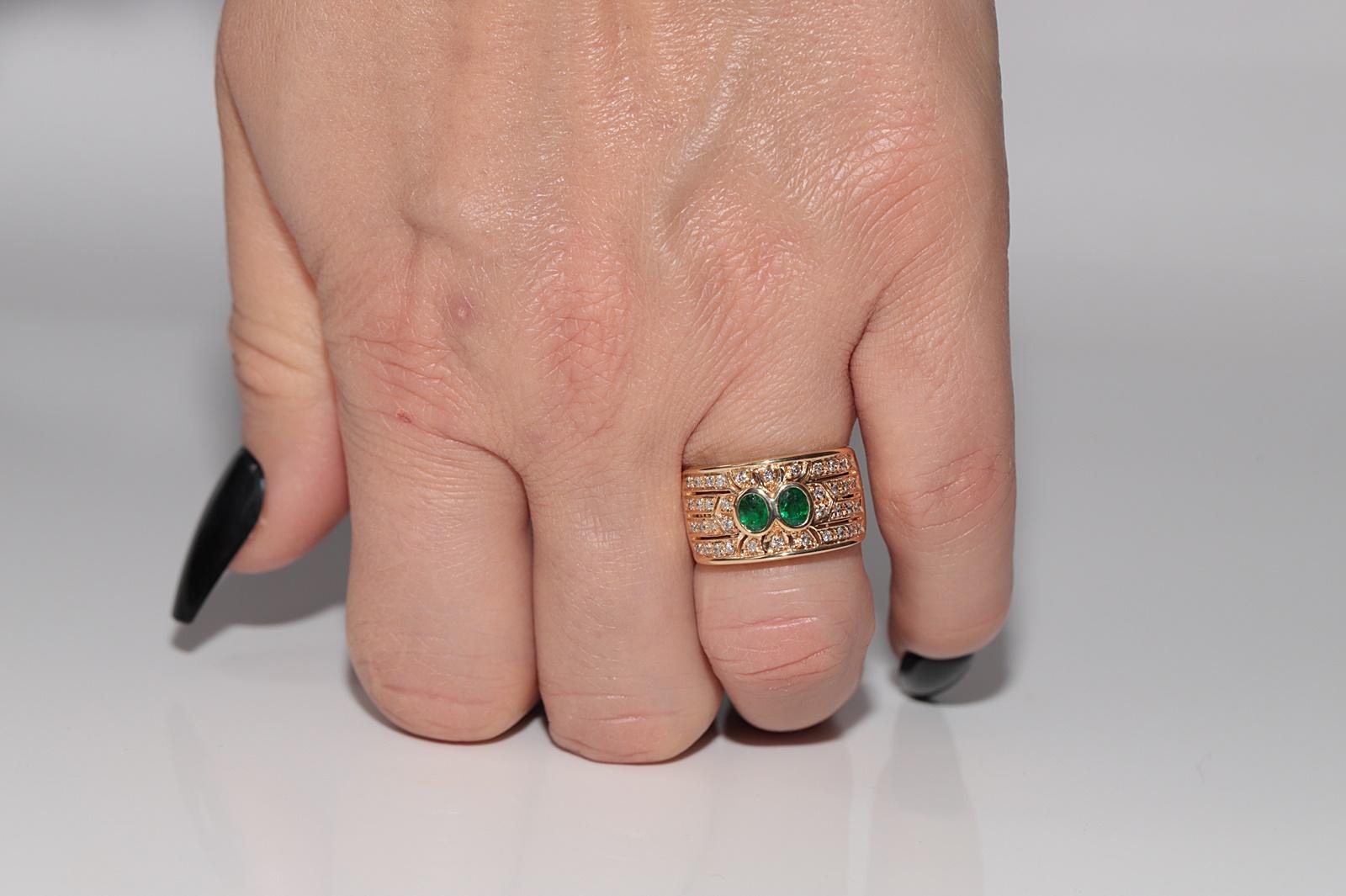 Vintage Circa 1980s 18k Gold Natural Diamond And Emerald Ring For Sale 8